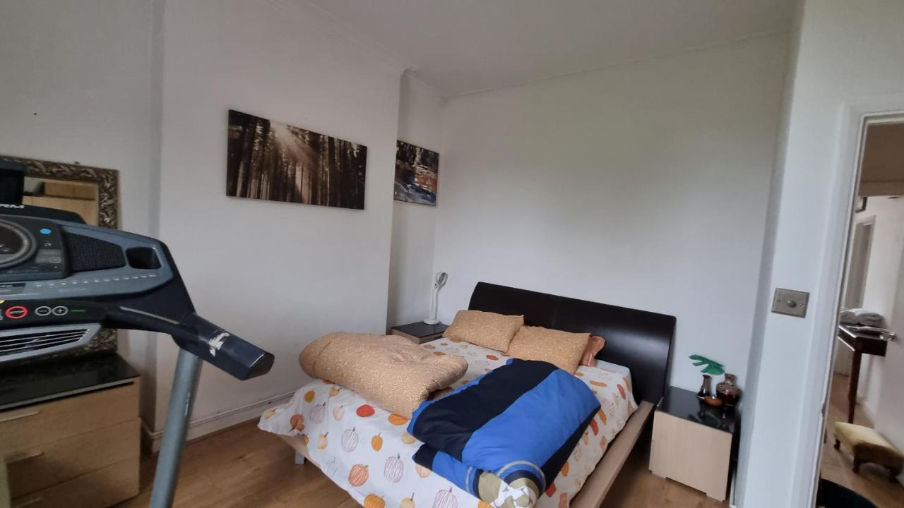 Extra Large One Bedroom Flat With Parking Londyn Zewnętrze zdjęcie